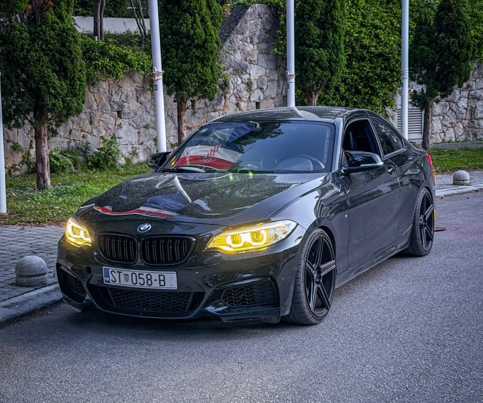 BMW 240i